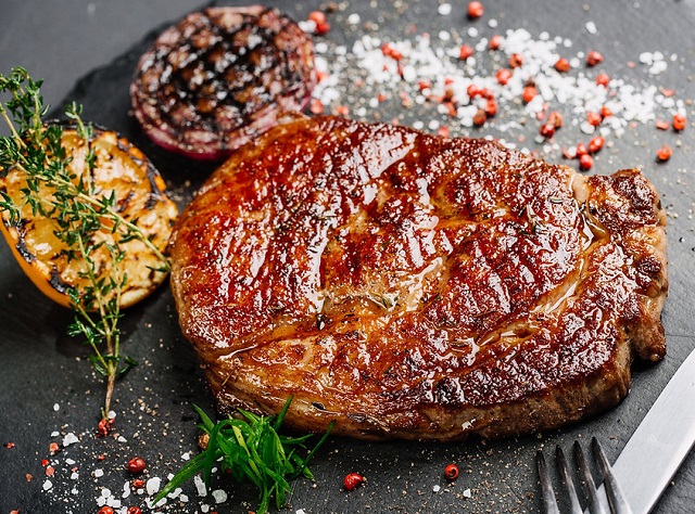 Thịt bò rất giàu chất sắt.