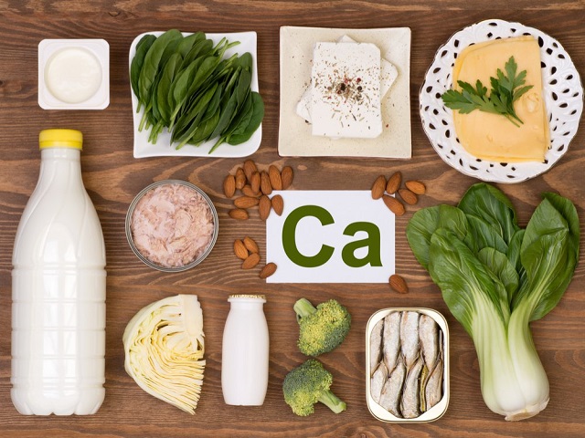 Nên bổ sung canxi từ thực phẩm.