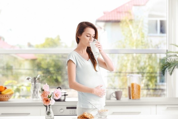 Bổ sung sữa cho bà bầu trong 3 tháng đầu rất quan trọng.
