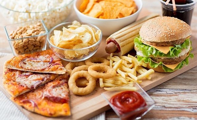 Mẹ bầu hạn chế ăn những loại thực phẩm này